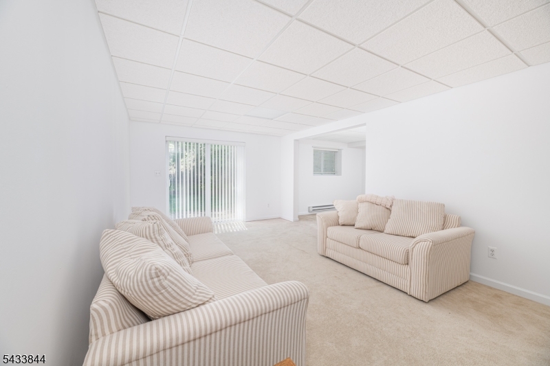 19 Sweetwater Ln