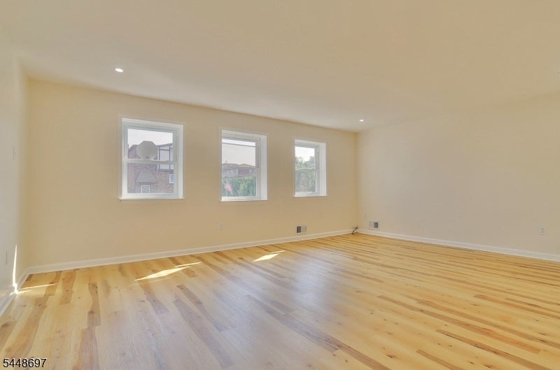 220 Astoria Pl 2