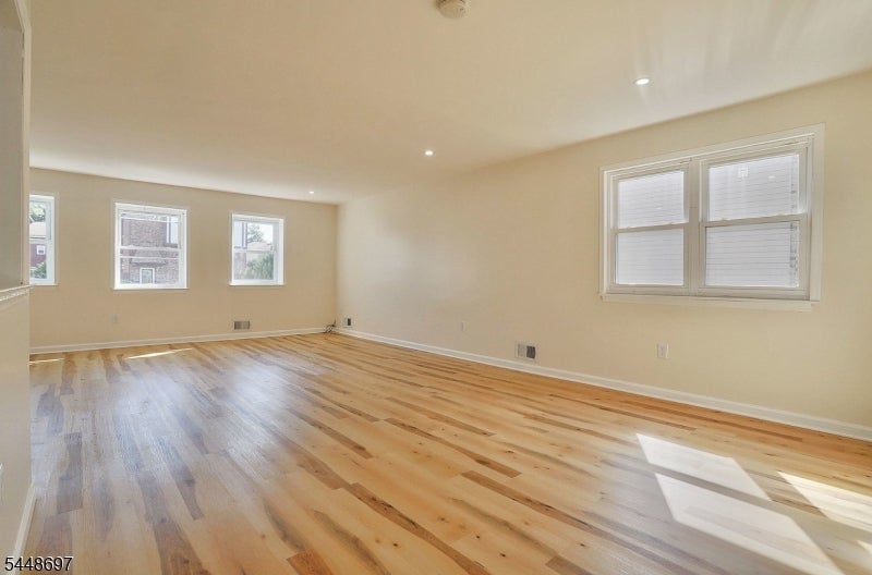 220 Astoria Pl 2
