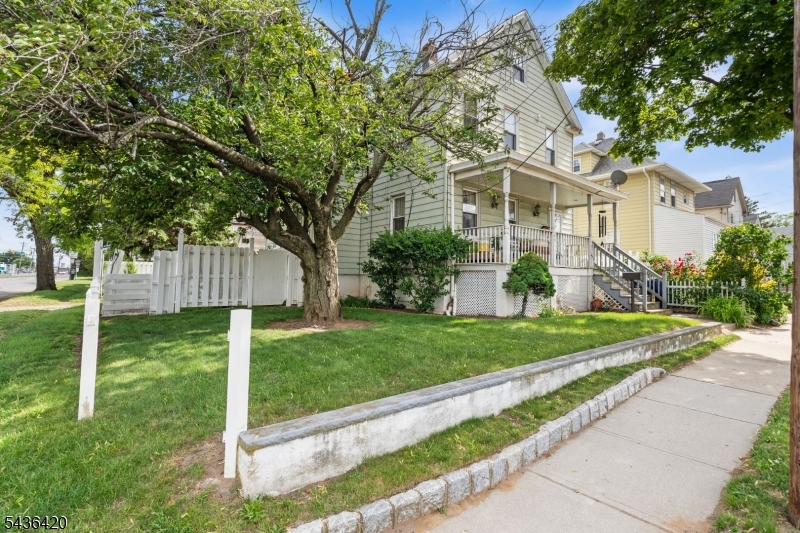 33 Pulaski Pl