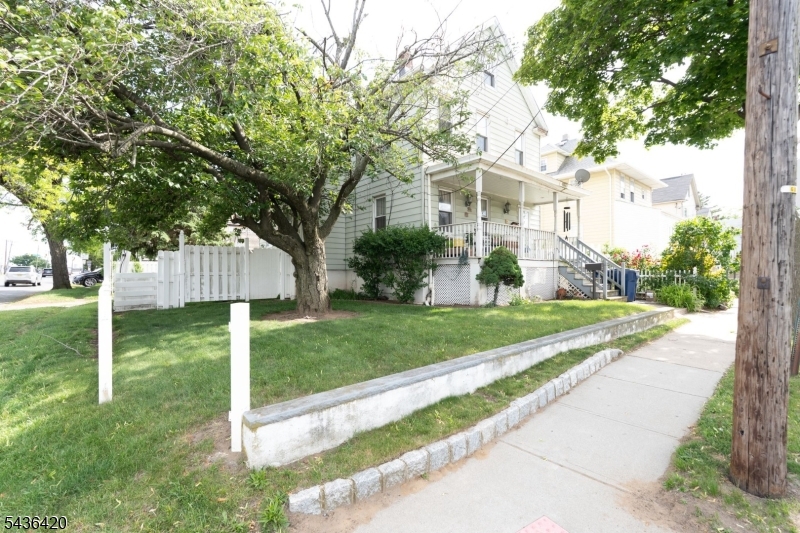 33 Pulaski Pl