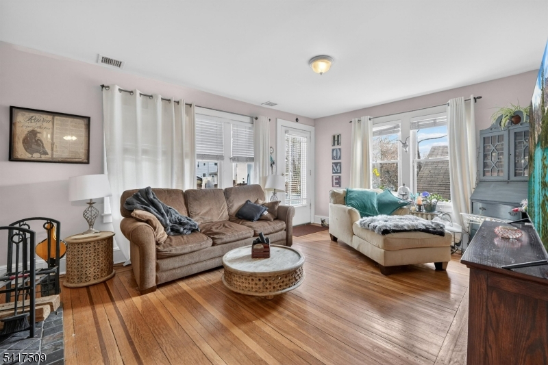 10 Brookside Ave