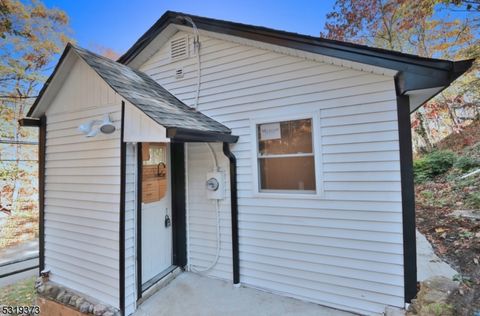 8 Apple Trl Jefferson Twp. NJ 07438