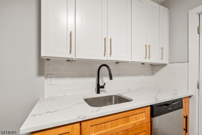 895-901 Port Reading Ave