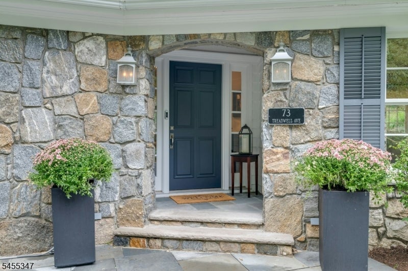 73 Treadwell Ave