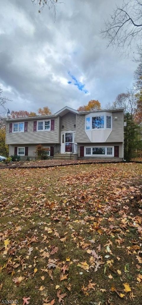 Photo of 27 Courtland Dr, Wantage, NJ 07461 (MLS # 3995782)