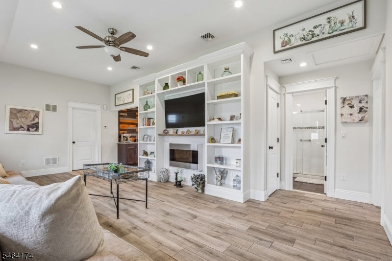 4 Stuart Ln