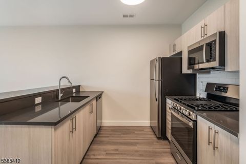 72 S Essex Ave 211 City Of Orange Twp. NJ 07050