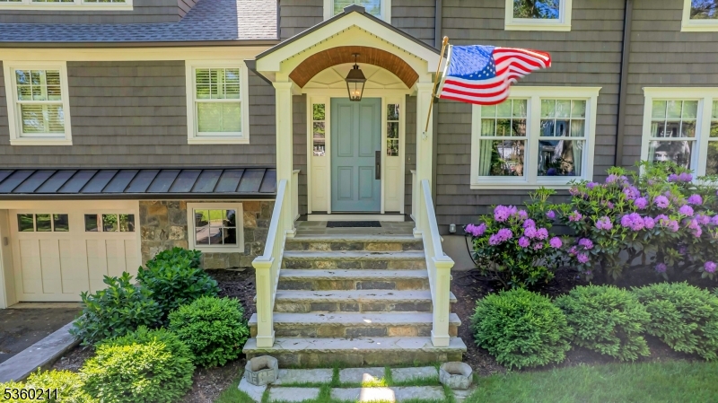 16 Sweetbriar Rd