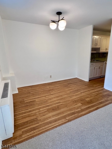 530 Valley Rd 3S