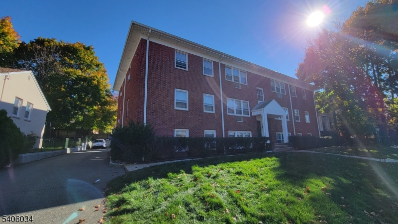 138 Roseland Ave, Unit 4