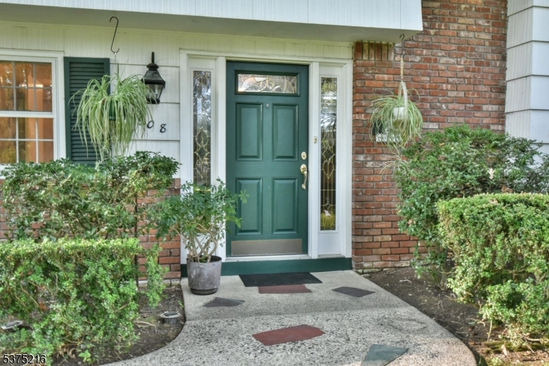 608 Covington Place W
