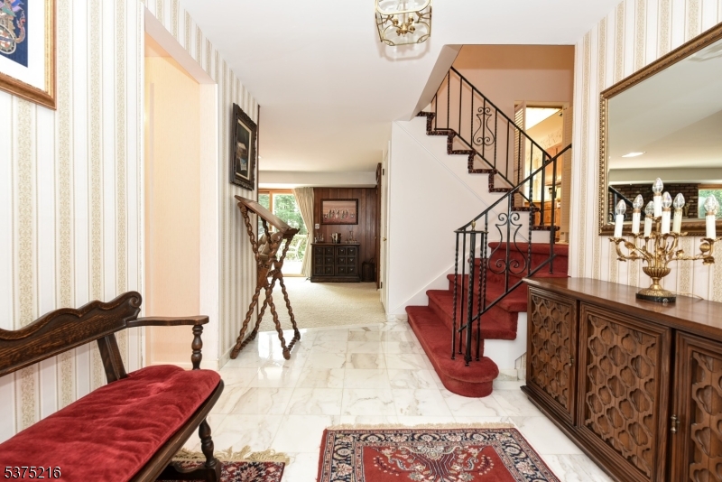 608 Covington Place W
