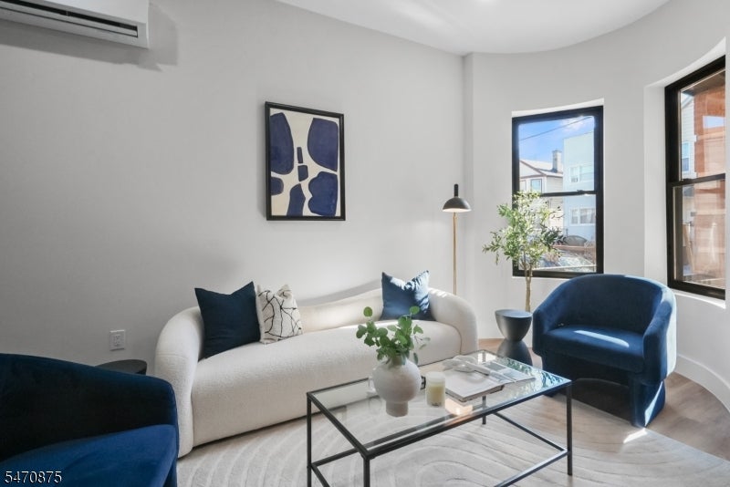 124 Lexington Ave
