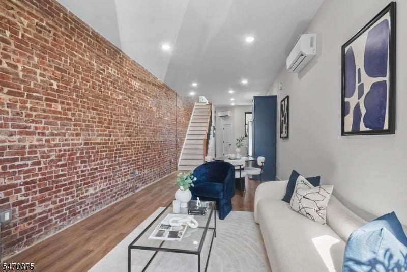 124 Lexington Ave