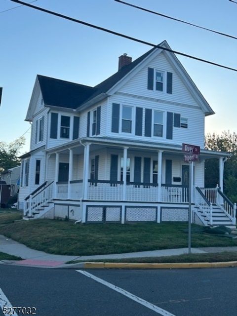 Photo of 301 Duer St, North Plainfield, NJ 07060 (MLS # 3994204)