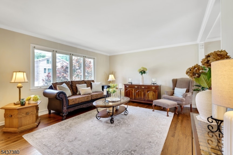 11 Monnett St