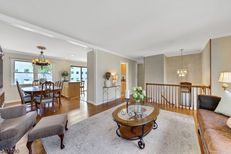 11 Monnett St