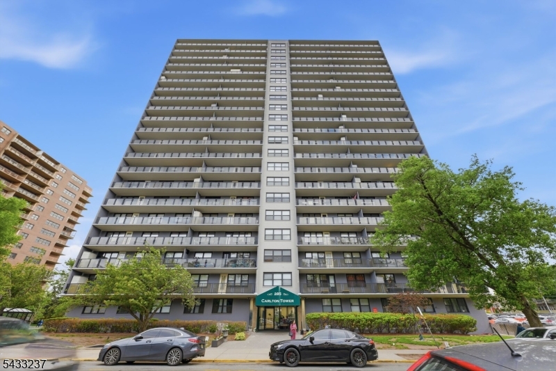 285 Aycrigg Ave 4J