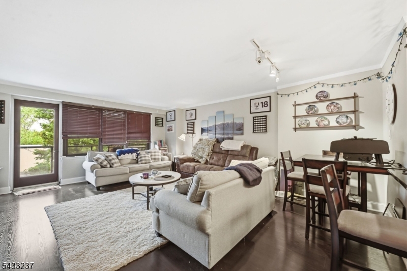 285 Aycrigg Ave 4J