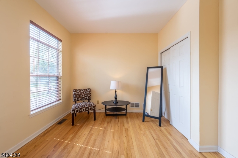 16 Landau Rd