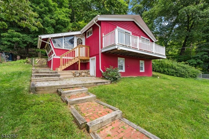 106 Seneca Lake Rd