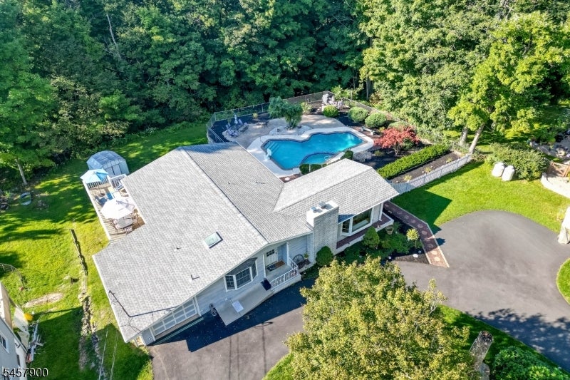 25 Sachem Rd