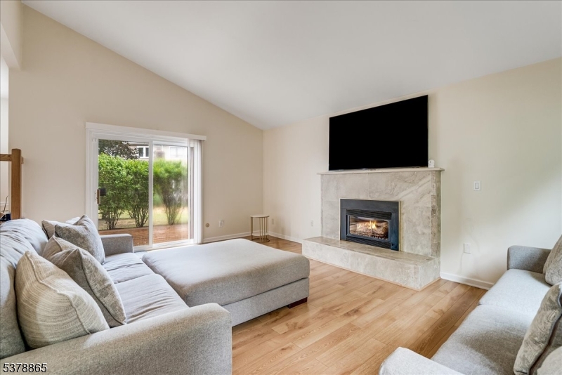 85 Lexington Ln