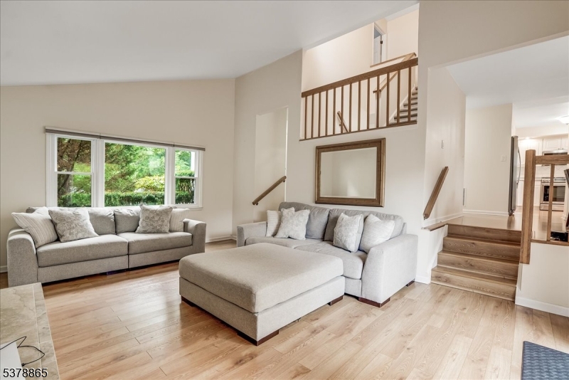 85 Lexington Ln