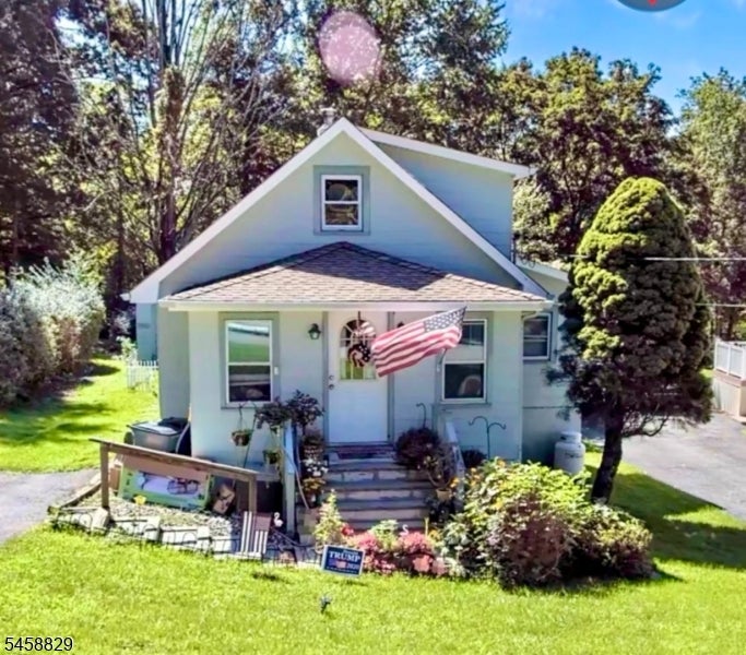 11 Mountain Ave