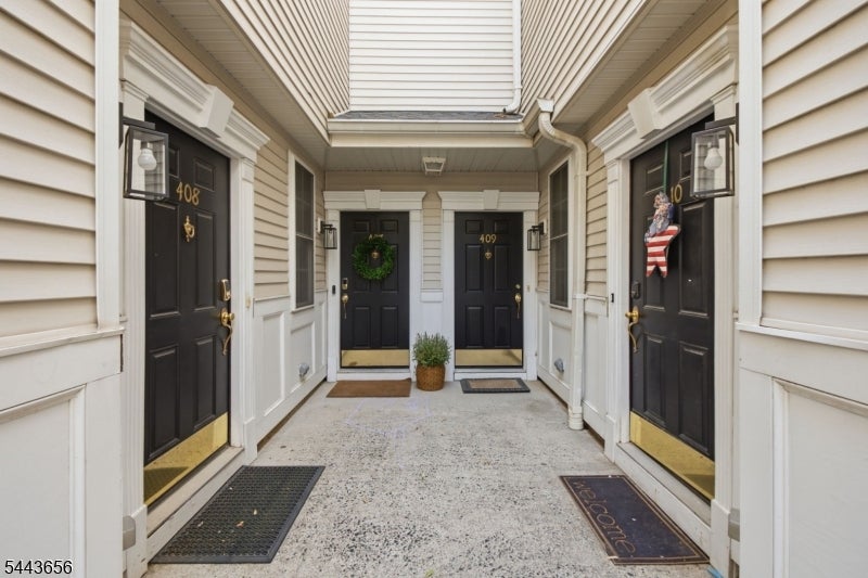 408 Donato Cir 408