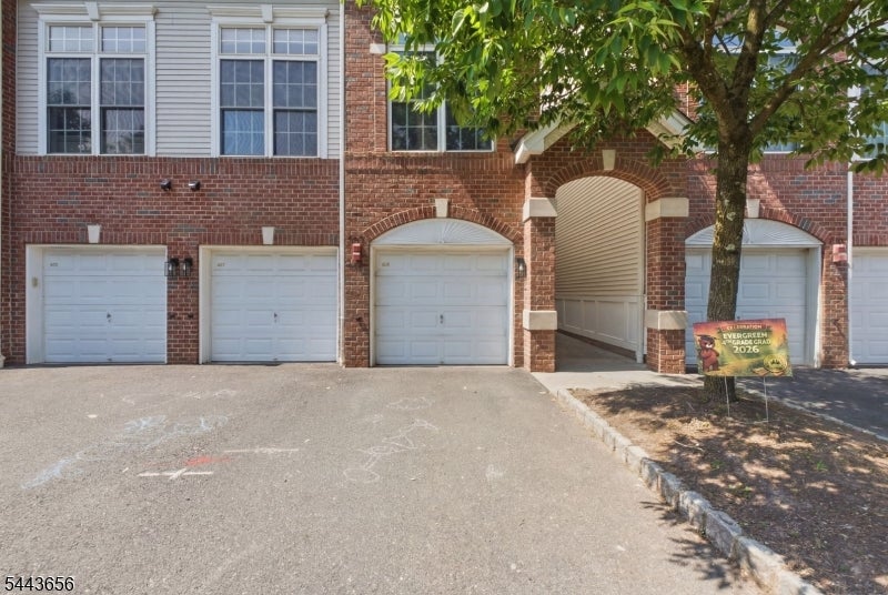 408 Donato Cir 408
