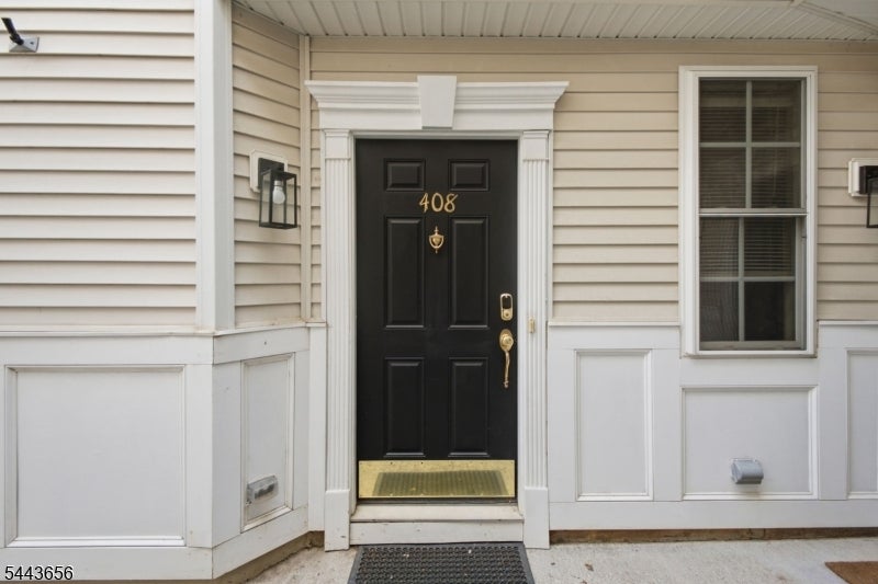 408 Donato Cir 408