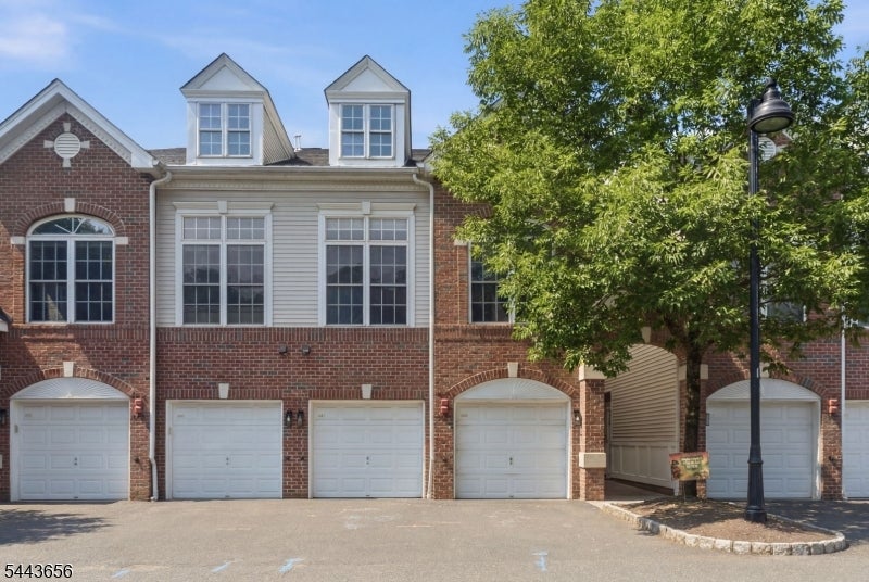 408 Donato Cir 408