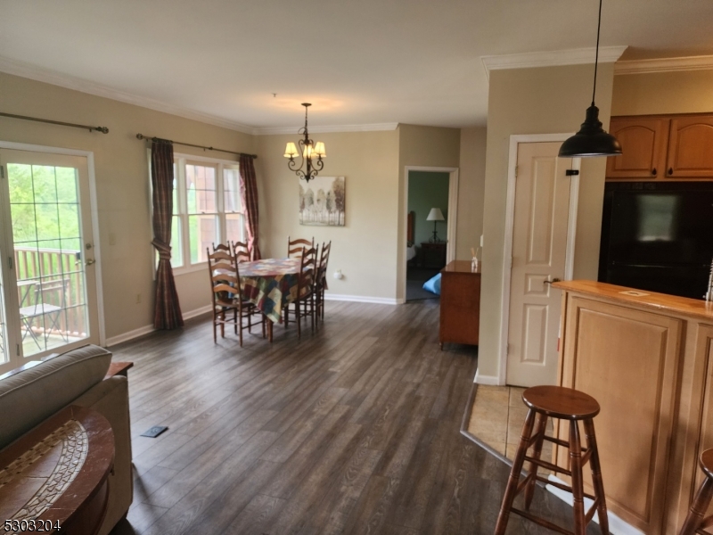 7 Maple Cres 11