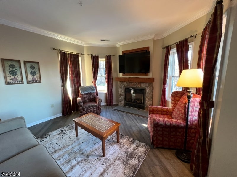7 Maple Cres 11