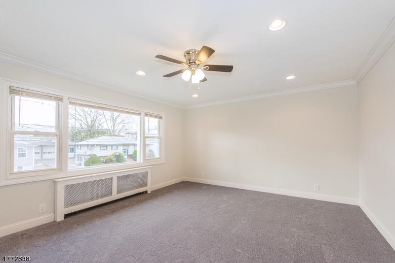94 Scoles Ave