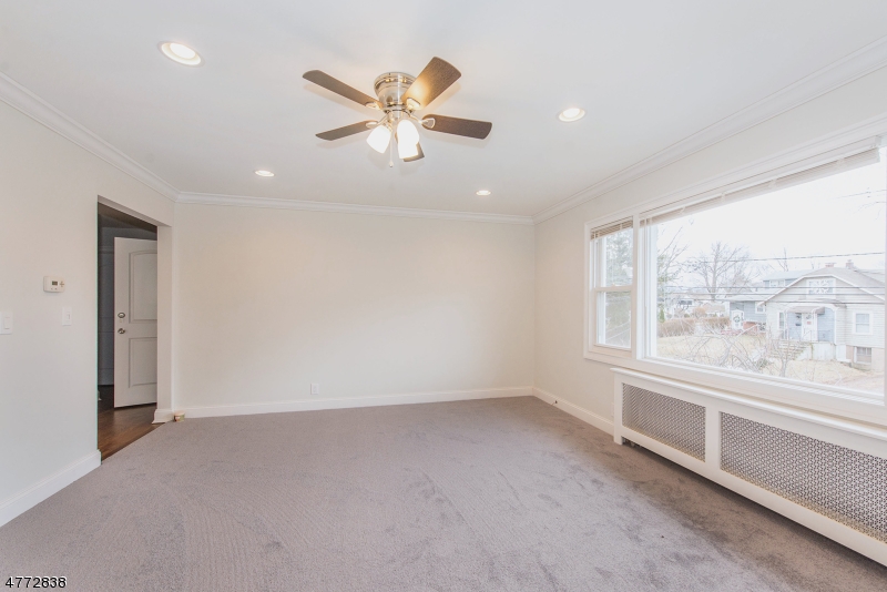 94 Scoles Ave