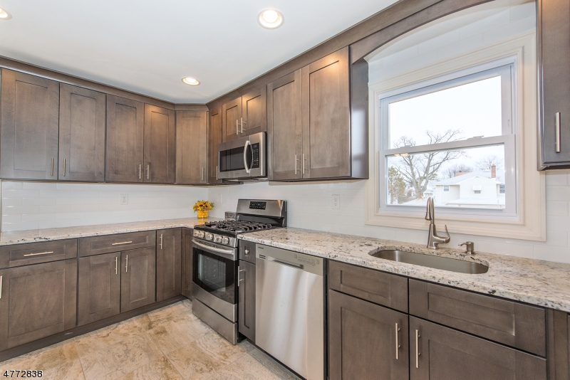 94 Scoles Ave