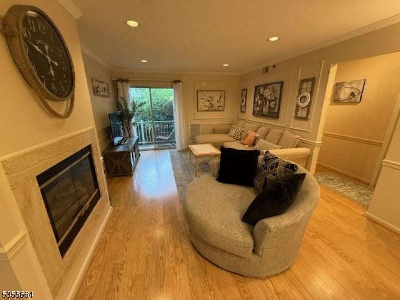1 Brookside Ln