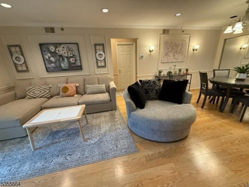 1 Brookside Ln