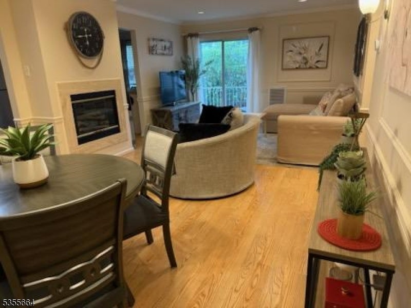 1 Brookside Ln
