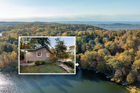 Photo of 25 Lakeside Dr, Vernon, NJ 07422 (MLS # 3994373)