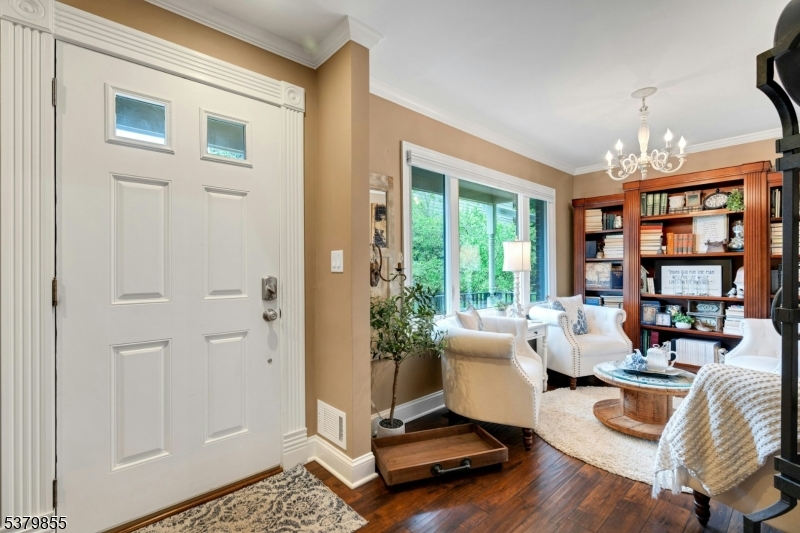90 Sunrise Dr
