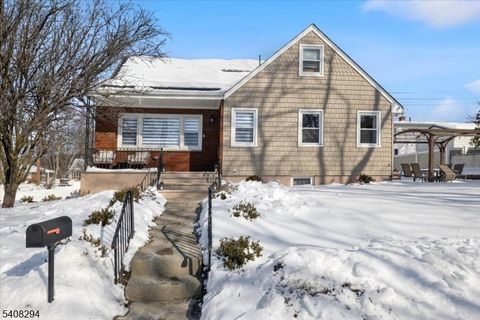 Photo of 7 Chaplin Ct, Clifton, NJ 07012 (MLS # 4007360)
