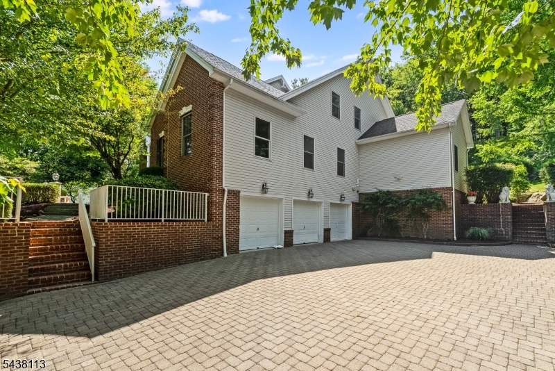 19 Devonshire Dr