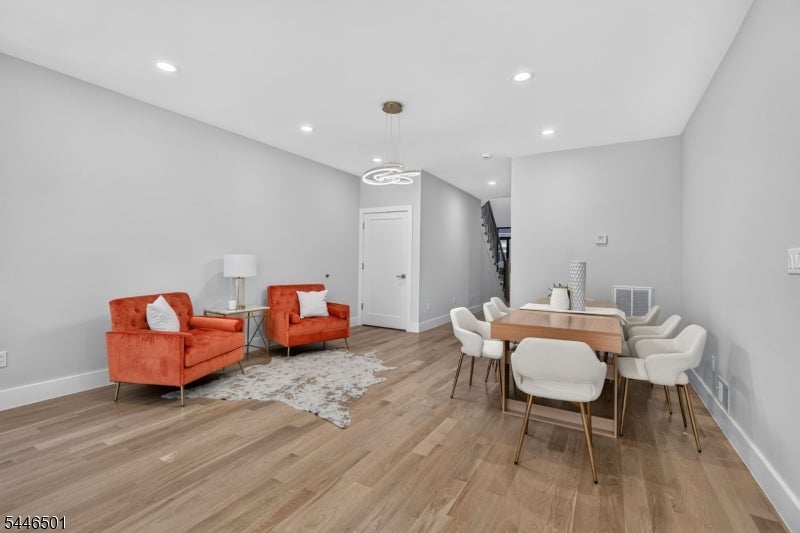 43 Oakwood Ave