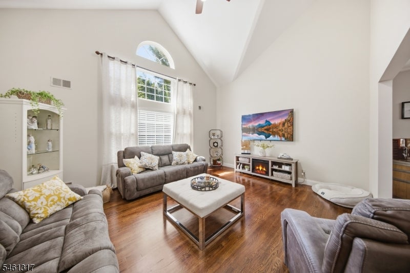18 Metro Vista Dr