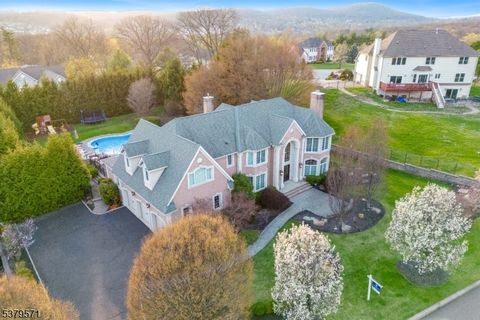 5 Carla Ct North Haledon Boro NJ 07508