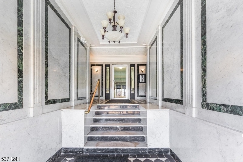 16 Forest St 405